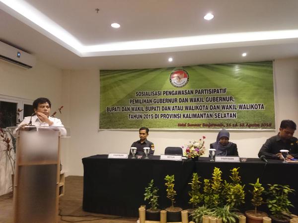 Ketua Bawaslu Kalsel Mahyuni, S.Sos,.M.Ap membuka kegiatan sosialisasi Pengawasan Partisipatif