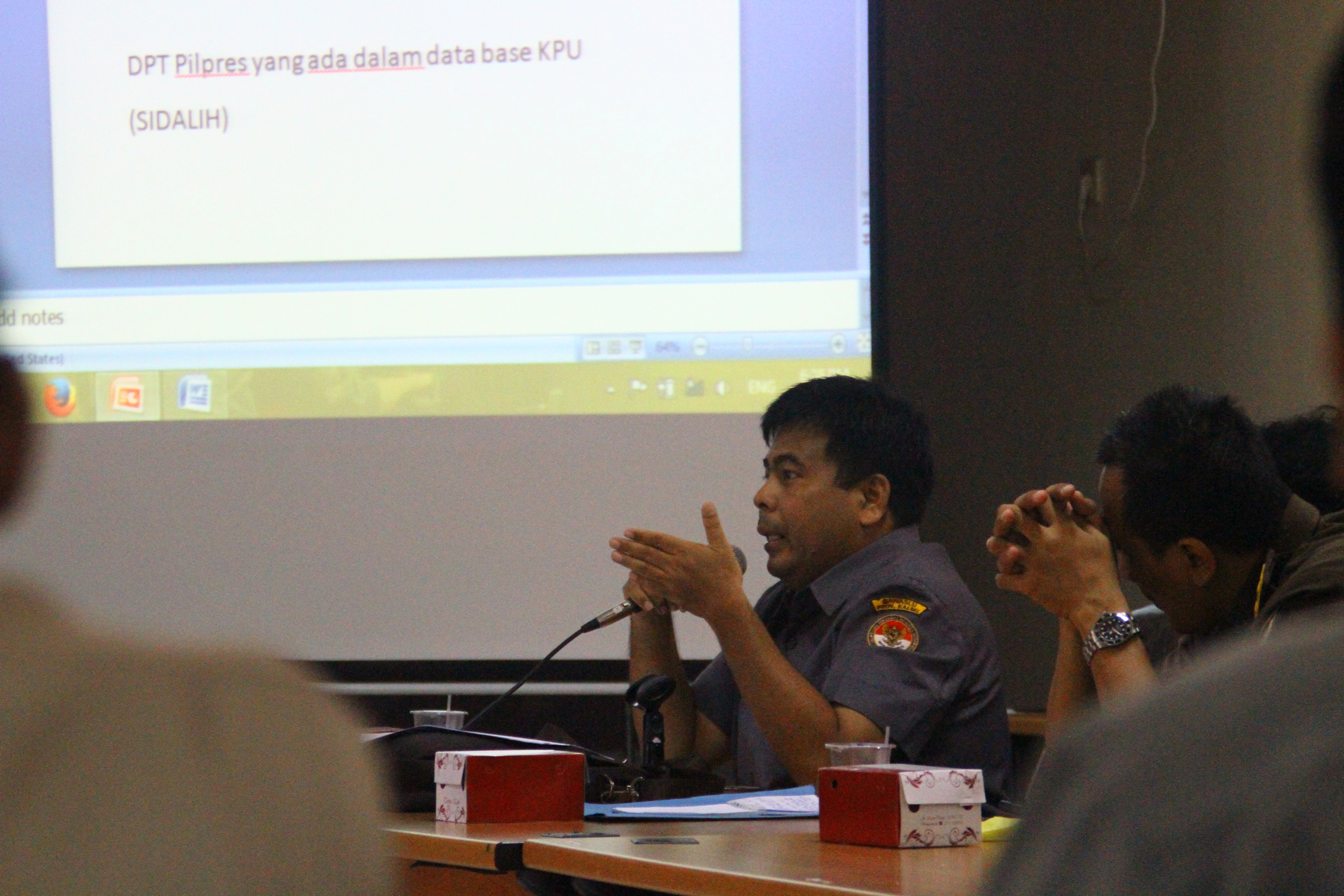 BAWASLU DAN KPU MERAPATKAN BARISAN