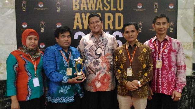 Bawaslu Prov. Kalsel Mendapatkan Penghargaan Level Nasional