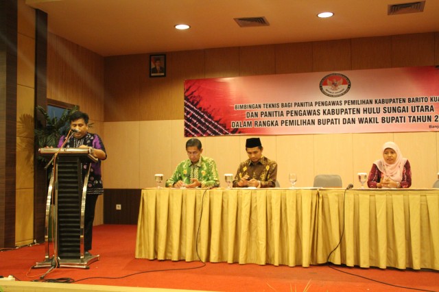 BAWASLU KALSEL BIMTEK PANWAS KABUPATEN BARITO KUALA DAN PANWAS KABUPATEN HULU SUNGAI UTARA