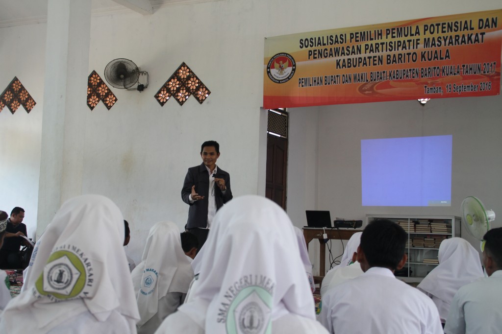 BAWASLU KALSEL AJAK PEMILIH PEMULA UNTUK TOLAK MONEY POLITIK