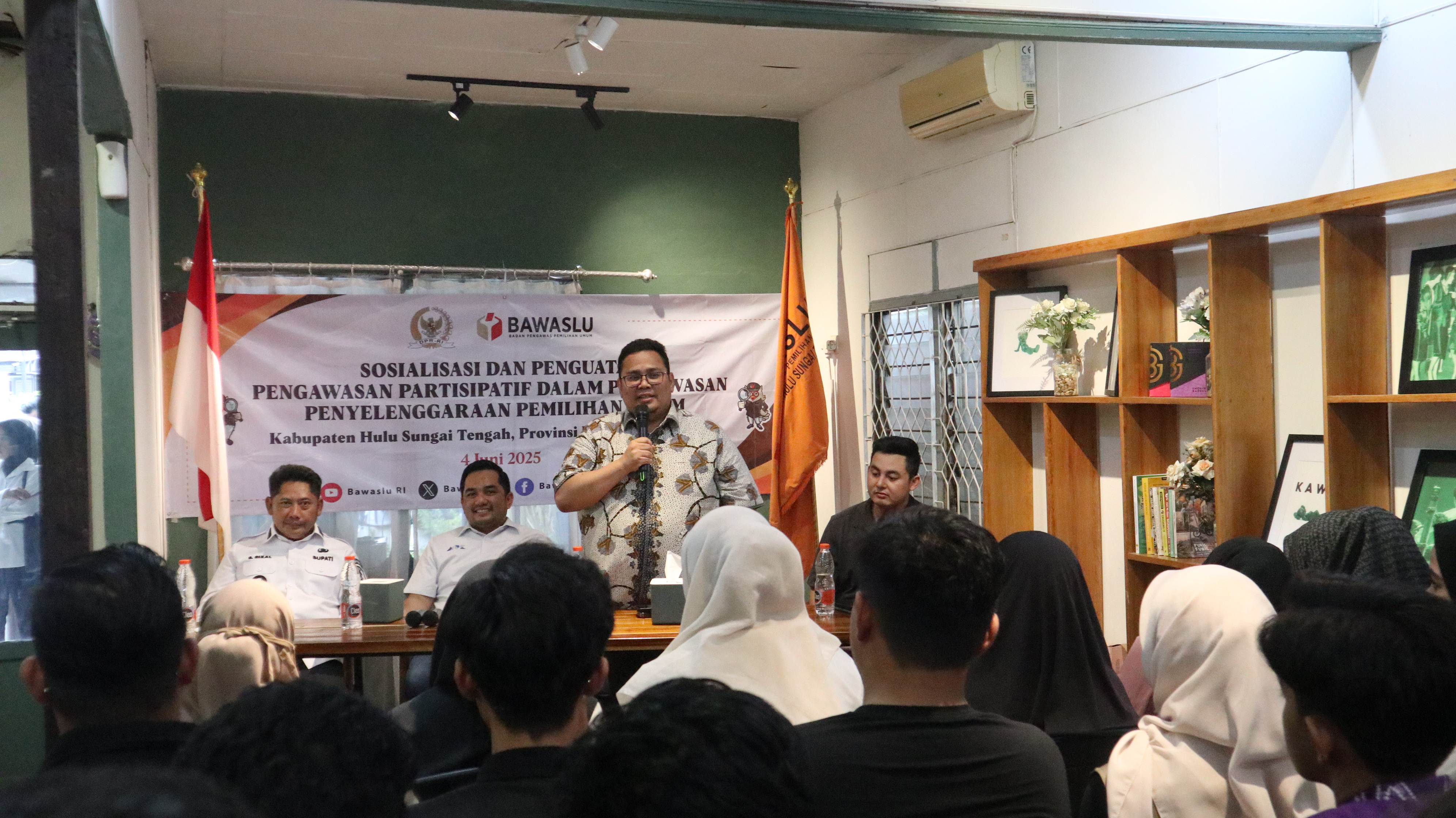 Mengawal Demokrasi Lewat Pengawasan Partisipatif