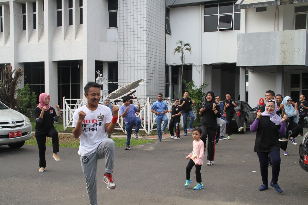 KETUA BAWASLU PROV. KALSEL AJAK SEKRETARIAT SENAM SEHAT