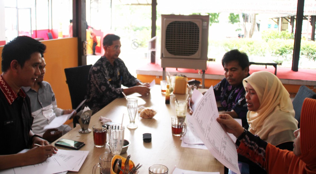 BAWASLU Gelar Rapat Finalisasi Penerima Malam Penganugerahan BAWASLU KALSEL AWARD Tahun 2016