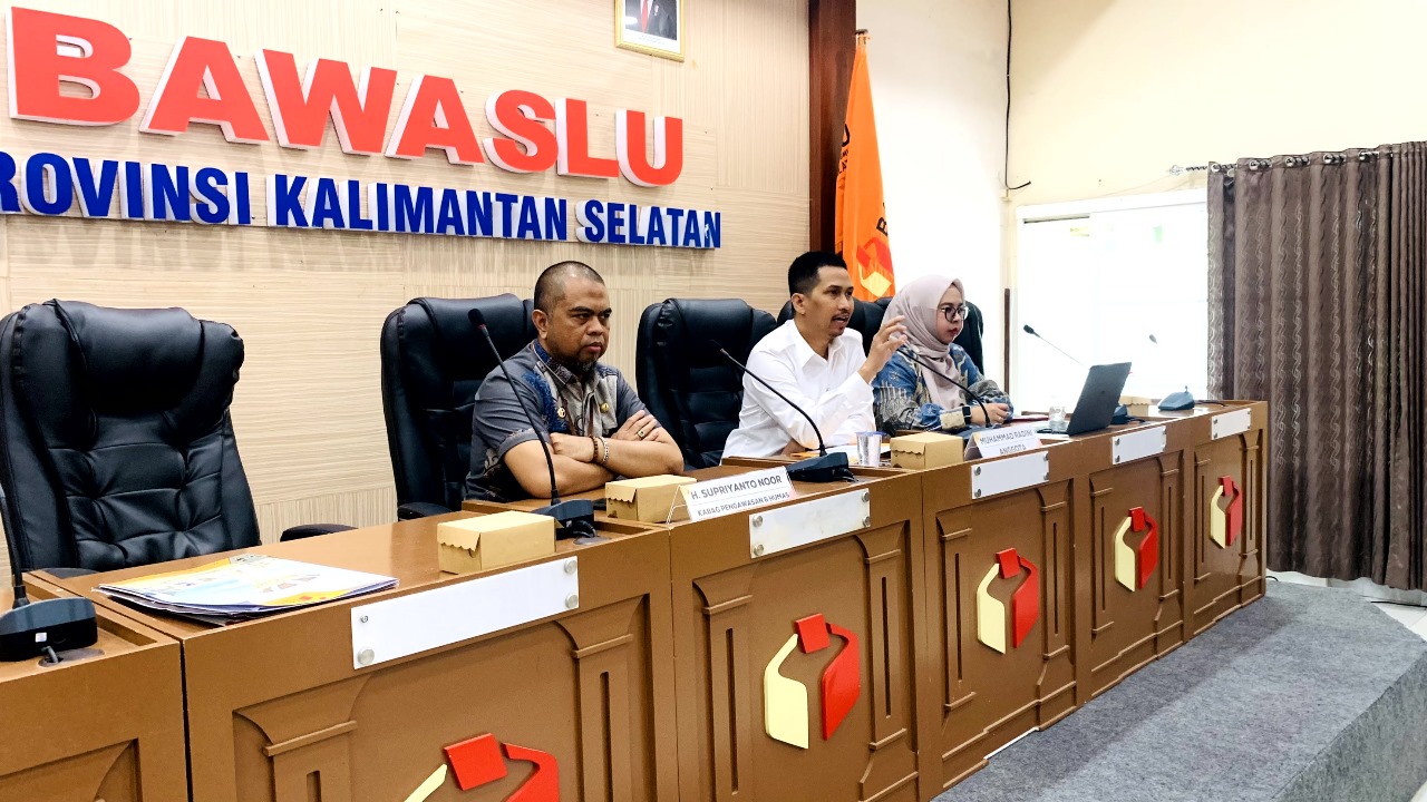 Bawaslu Kalsel dan Jajaran Targetkan Monev KIP 2024 Lebih Baik