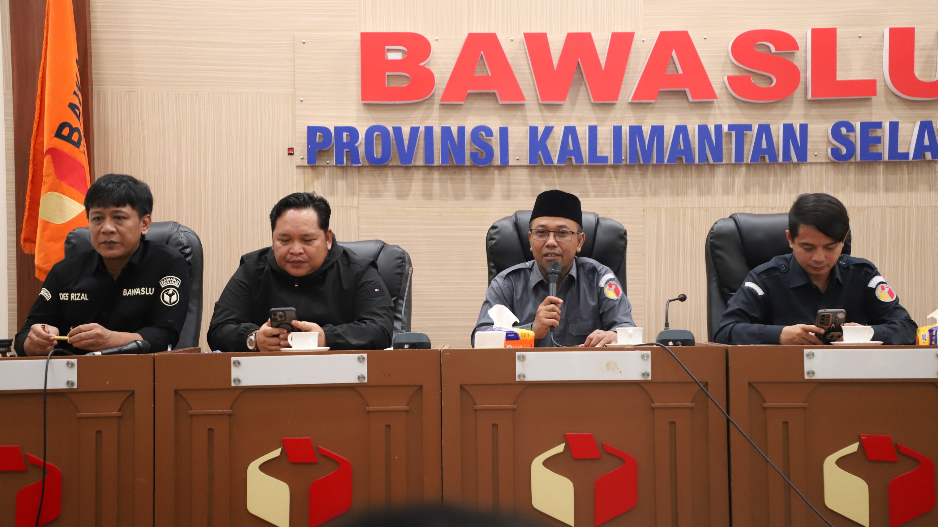 pimpinan bawaslu kalsel pimpinan rapat awal tahun 2026