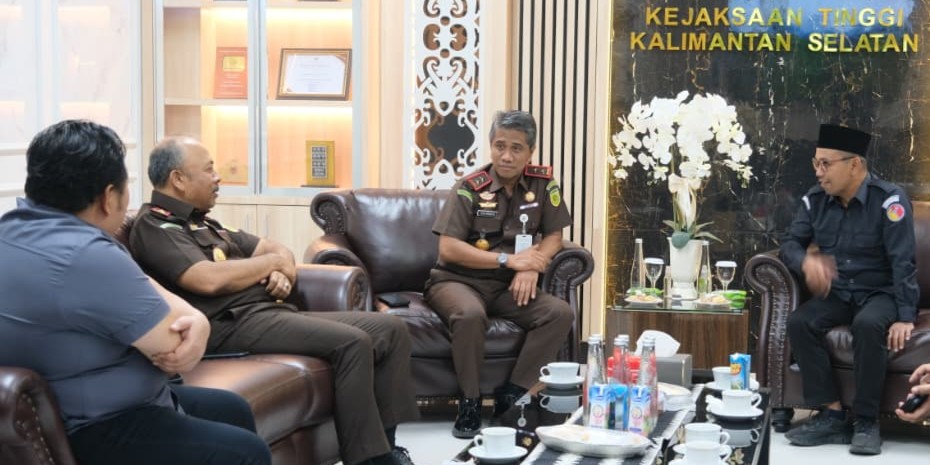 Suasana Akrab dalam Obrolan Audiensi Bawaslu Kalsel di Kantor Kejati Kalsel 