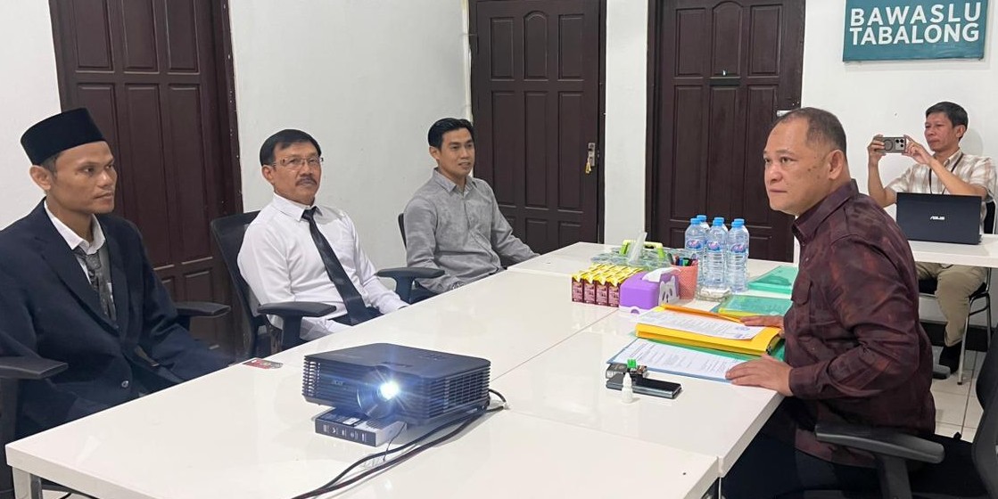 Anggota Bawaslu RI, Totok temui Peserta yang akan mengikuti verifikasi Calon PAW Bawaslu Tabalong