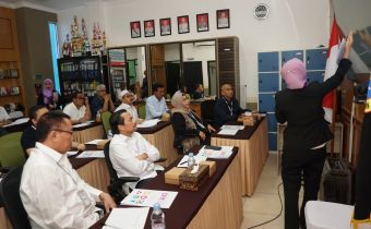 Awasi Langsung, Memastikan Pemeriksaan Kesehatan Pasangan Bakal Calon Sesuai Prosedur