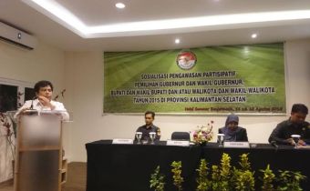 Ketua Bawaslu Kalsel Mahyuni, S.Sos,.M.Ap membuka kegiatan sosialisasi Pengawasan Partisipatif