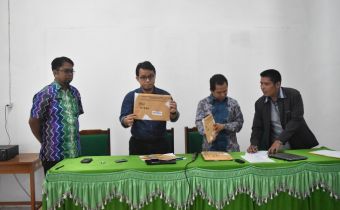 TES TERTULIS CALON PANWAS KAB. HSU DIKAWAL OLEH TIM SUPERVISI BAWASLU RI DAN KETUA TIM SELEKSI BAWASLU KALSEL