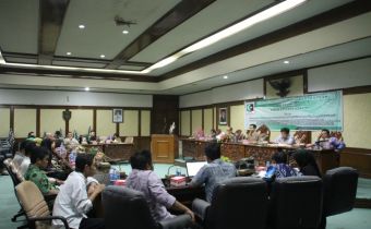 KETUA BAWASLU MENJADI PEMBICARA PADA KAHMI FORUM MELURUSKAN HAJATAN DEMOKRASI DALAM REVISI UU PILKADA