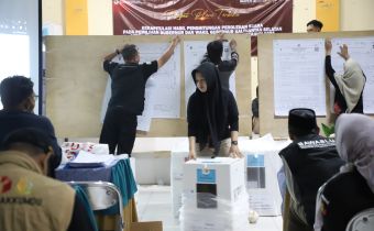 Bawaslu Kalsel Monitoring Rekapitulasi Suara Berjenjang Tingkat Kecamatan