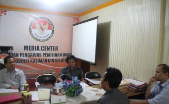 KETUA TIM SELEKSI PIMPIN PEMERIKSAAN KEABSAHAN DAN LEGALITAS BERKAS CALON PANWAS